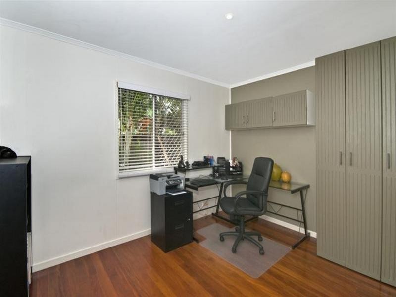 4 Chirn Lane, Labrador QLD 4215