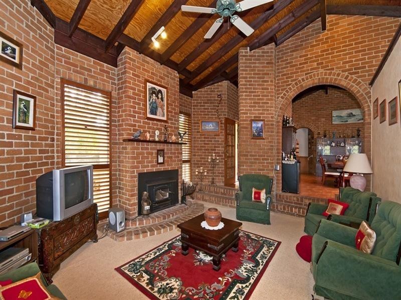 2 Exmouth Court, Elanora QLD 4221