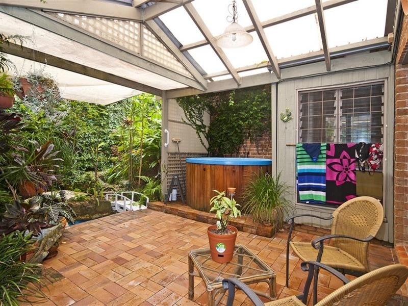 2 Exmouth Court, Elanora QLD 4221