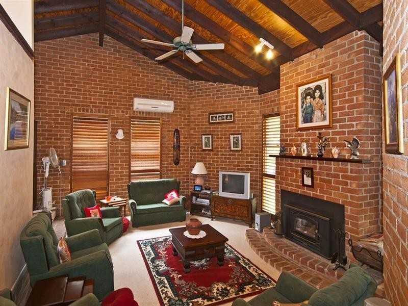 2 Exmouth Court, Elanora QLD 4221