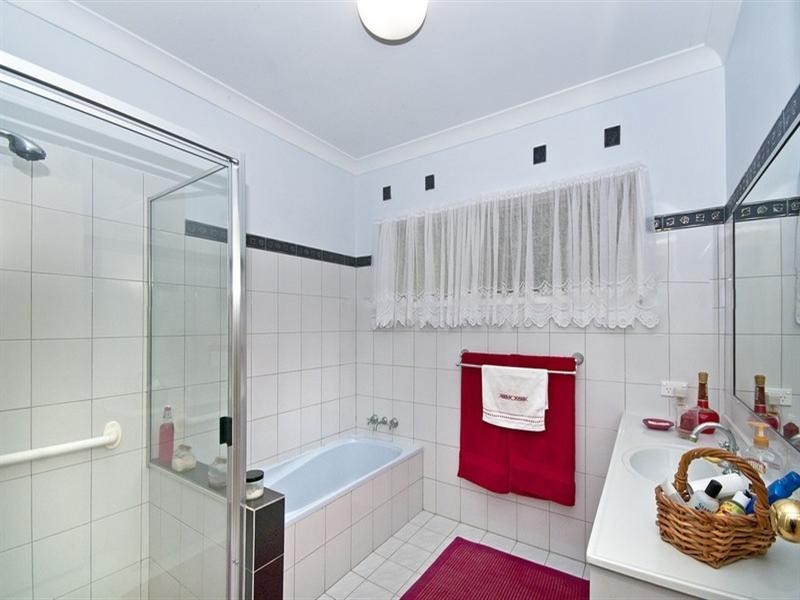 2 Exmouth Court, Elanora QLD 4221