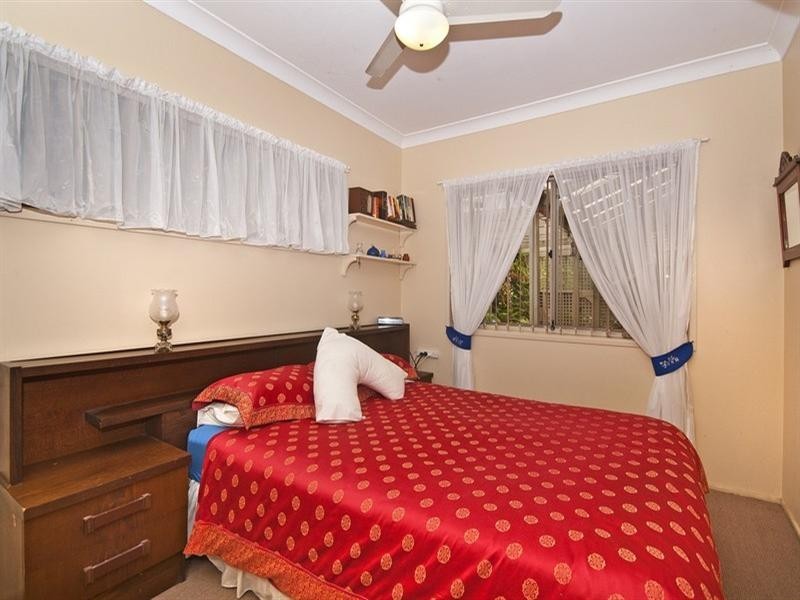 2 Exmouth Court, Elanora QLD 4221