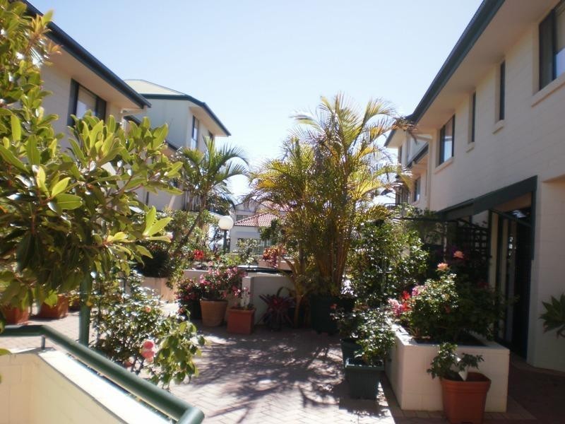 2/1045 Gold Coast Highway, Palm Beach QLD 4221