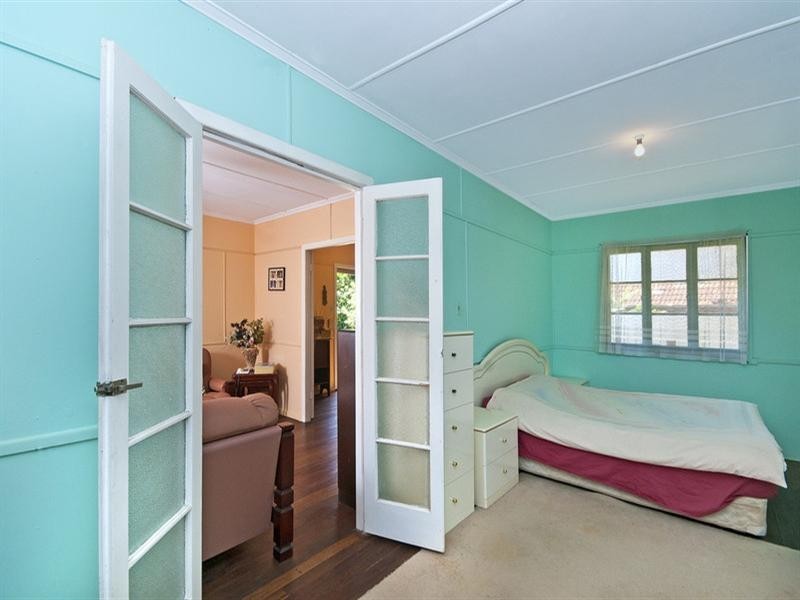 4 Guineas Creek Road, Currumbin Waters QLD 4223