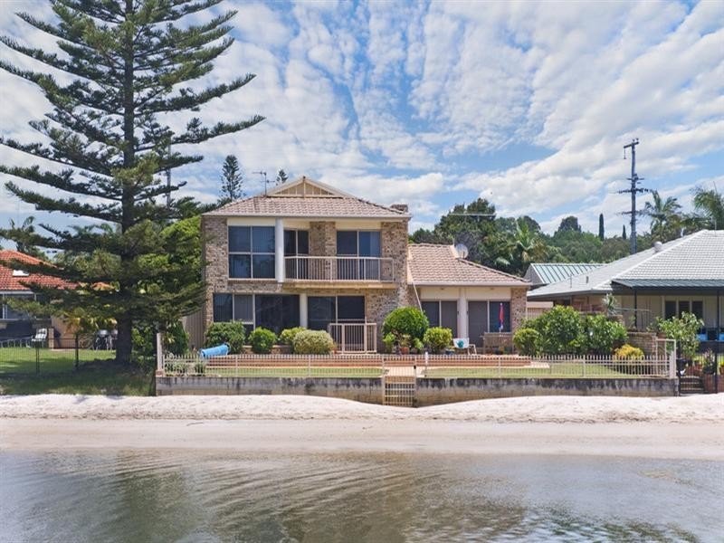 240 Mallawa Drive, Palm Beach QLD 4221