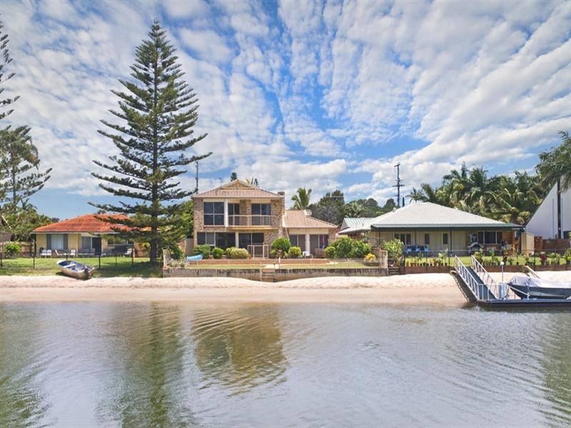 240 Mallawa Drive, Palm Beach QLD 4221