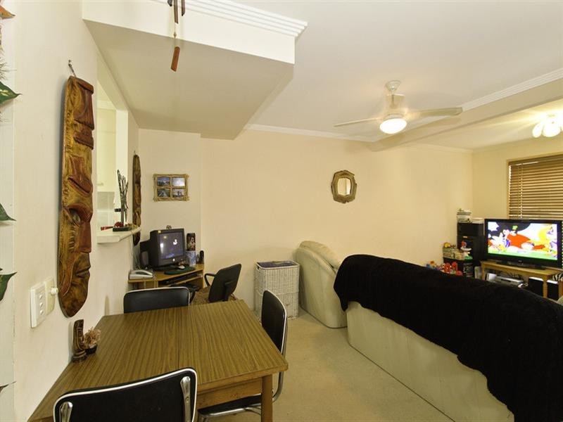 10/2-4 Gilchrist Drive, Currumbin Waters QLD 4223