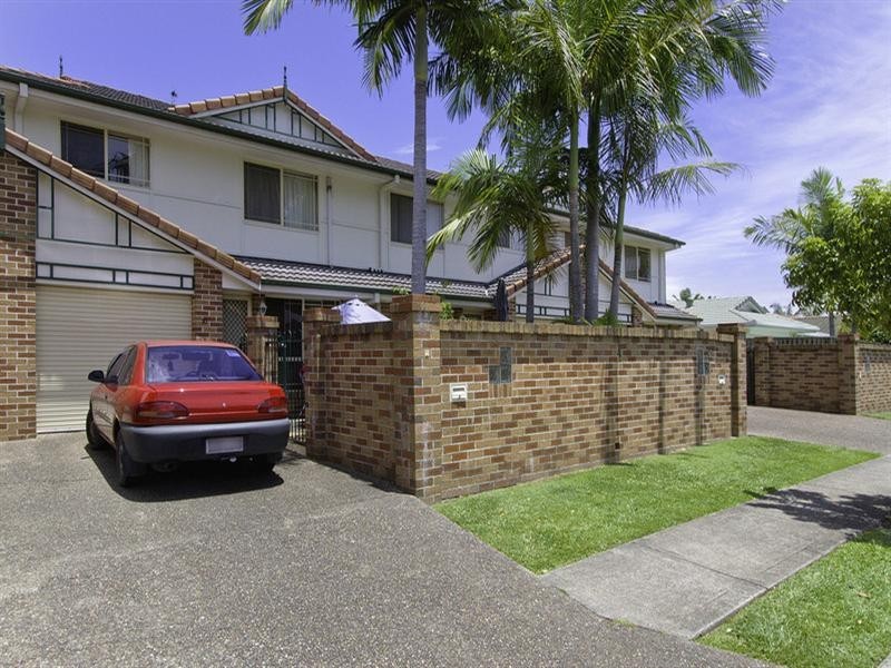 10/2-4 Gilchrist Drive, Currumbin Waters QLD 4223