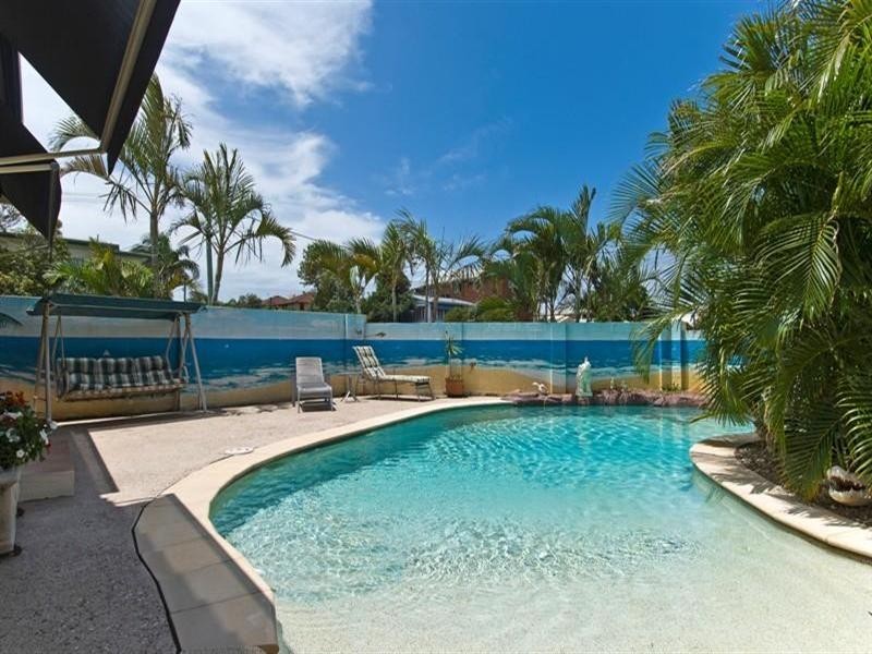 18 Fourteenth Avenue, Palm Beach QLD 4221