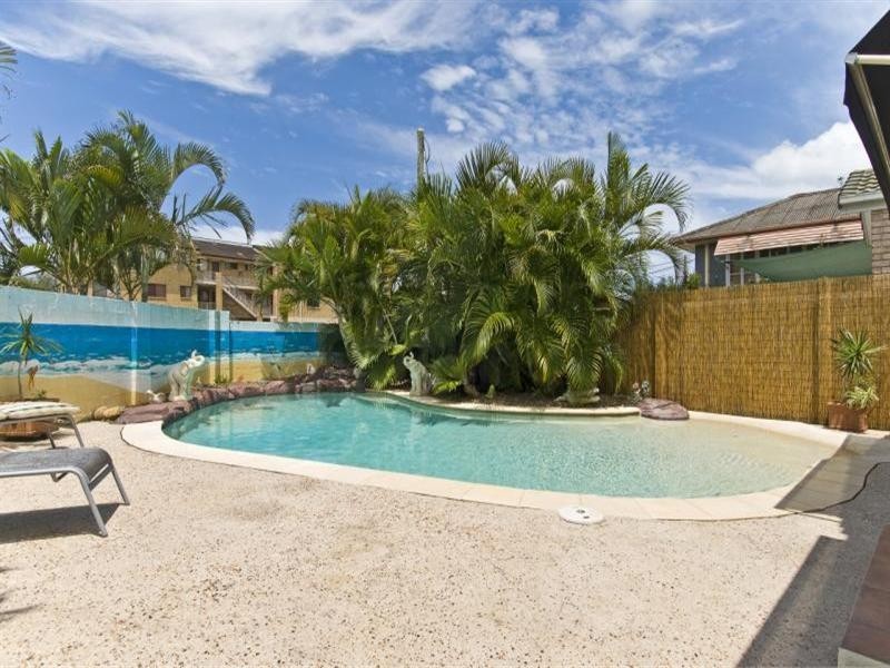 18 Fourteenth Avenue, Palm Beach QLD 4221
