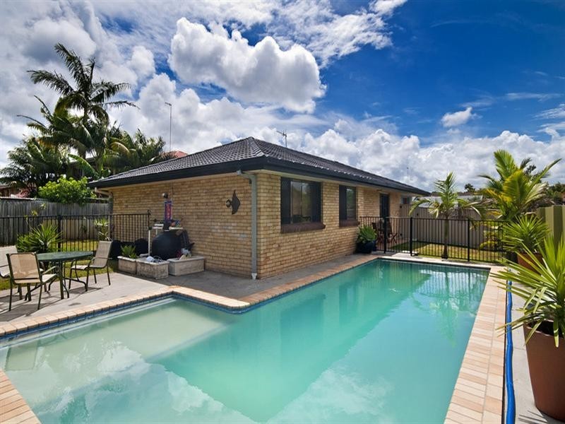 2 Japonica Drive, Palm Beach QLD 4221