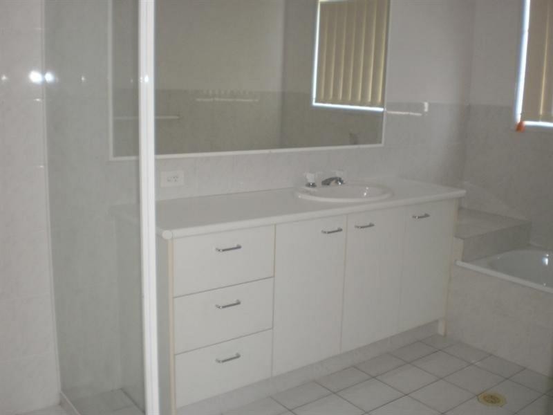 20 Whipbird Court, Burleigh Waters QLD 4220