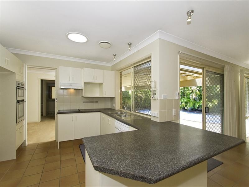 8 Acron Street, Elanora QLD 4221