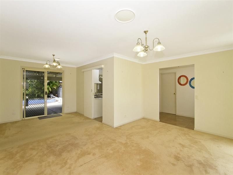 8 Acron Street, Elanora QLD 4221