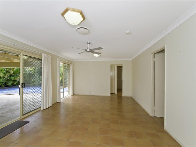 8 Acron Street, Elanora QLD 4221