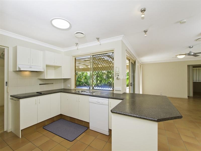 8 Acron Street, Elanora QLD 4221