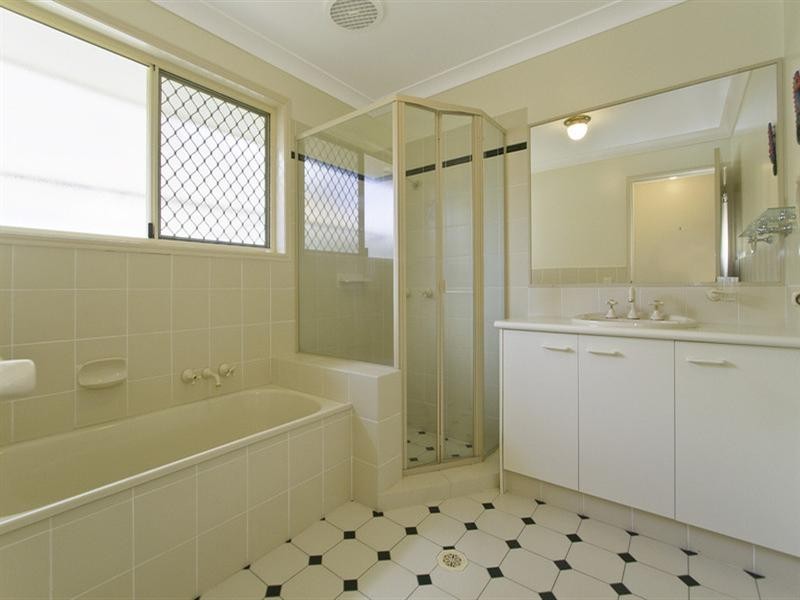 8 Acron Street, Elanora QLD 4221