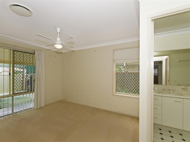 8 Acron Street, Elanora QLD 4221