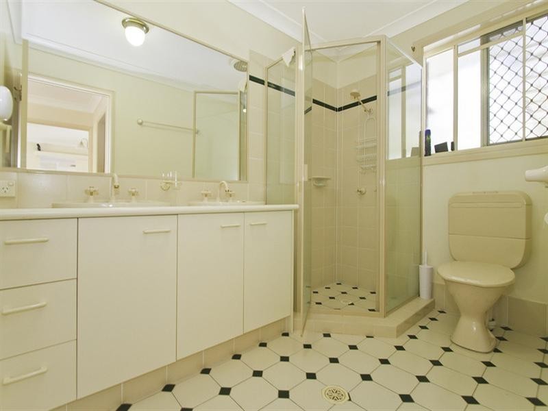 8 Acron Street, Elanora QLD 4221