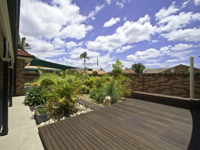 8 Acron Street, Elanora QLD 4221