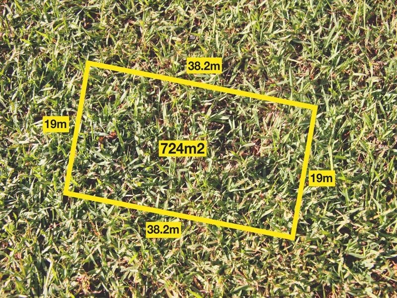 152 K P McGrath Drive, Elanora QLD 4221