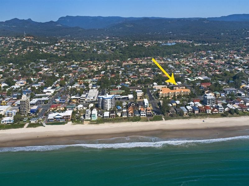 4/10 Tenth Avenue, Palm Beach QLD 4221