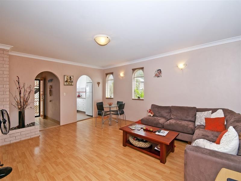 4/10 Tenth Avenue, Palm Beach QLD 4221
