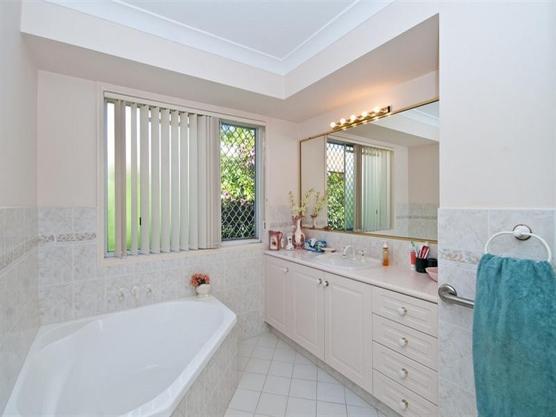 132 Bienvenue Drive, Currumbin Waters QLD 4223