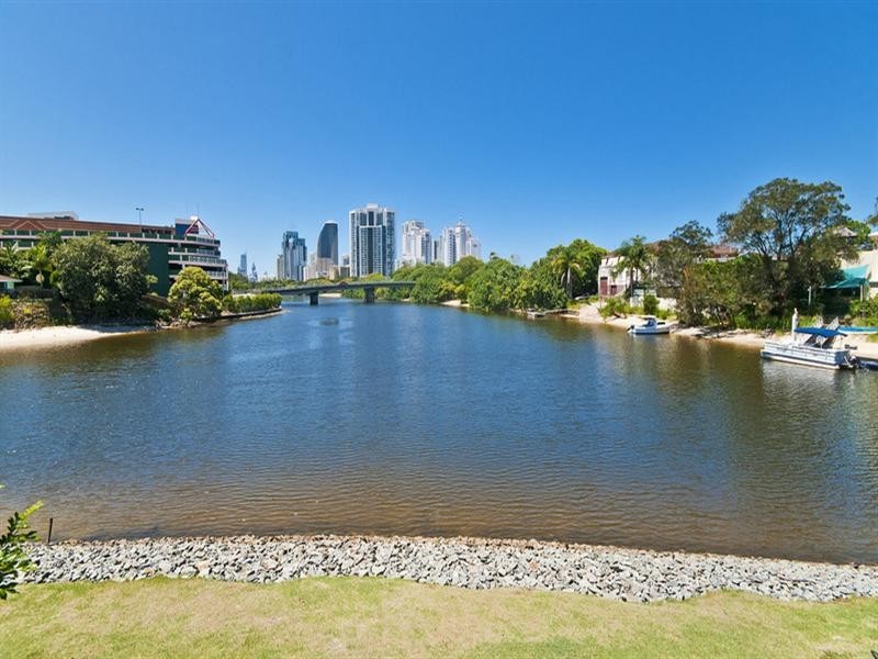 5/27-29 Surfers Avenue, Mermaid Waters QLD 4218