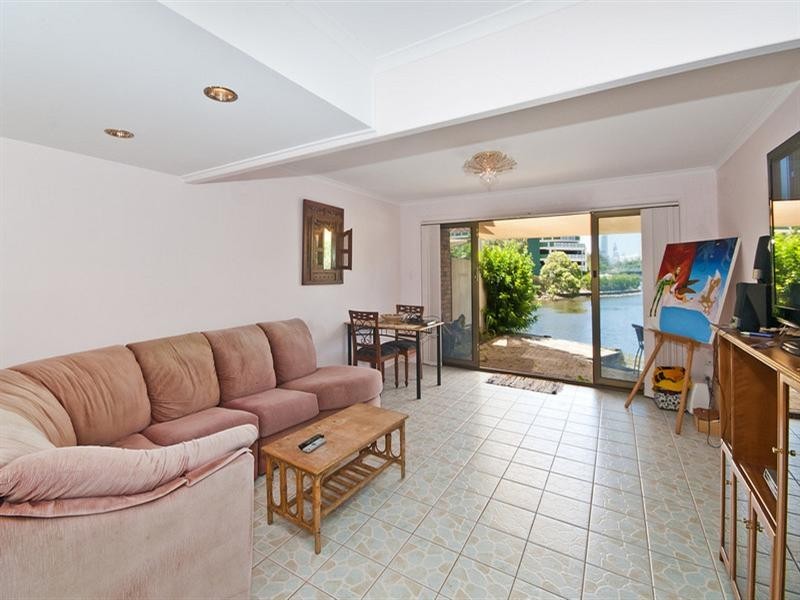 5/27-29 Surfers Avenue, Mermaid Waters QLD 4218