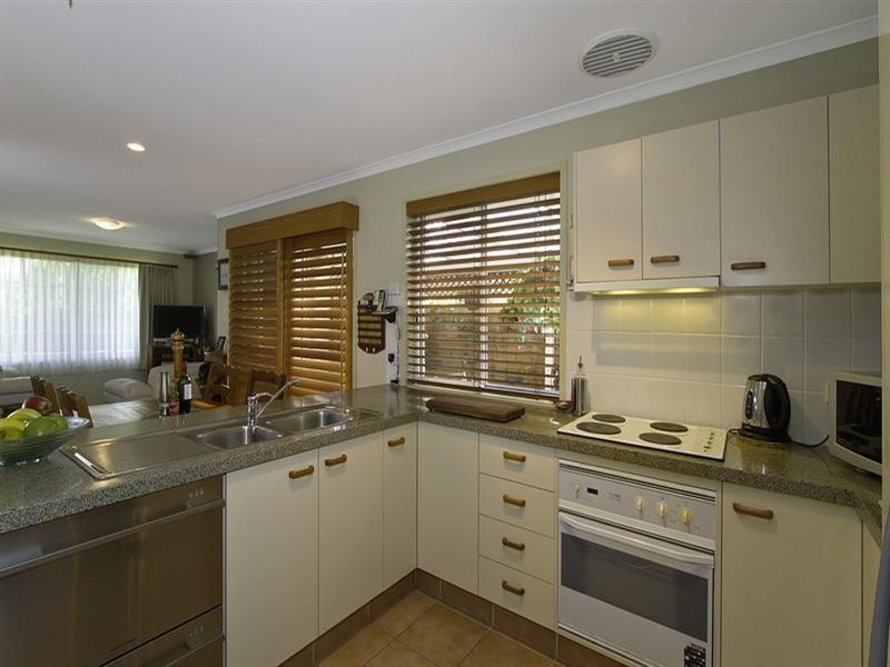 19a Oasis Cresent, Elanora QLD 4221