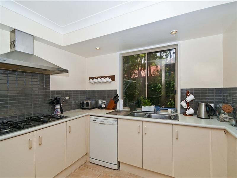 29 Cosmos Court, Elanora QLD 4221