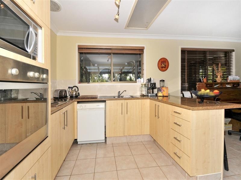 12 Darnel Street, Elanora QLD 4221