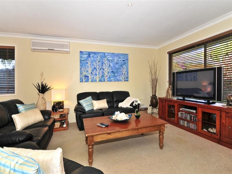 12 Darnel Street, Elanora QLD 4221