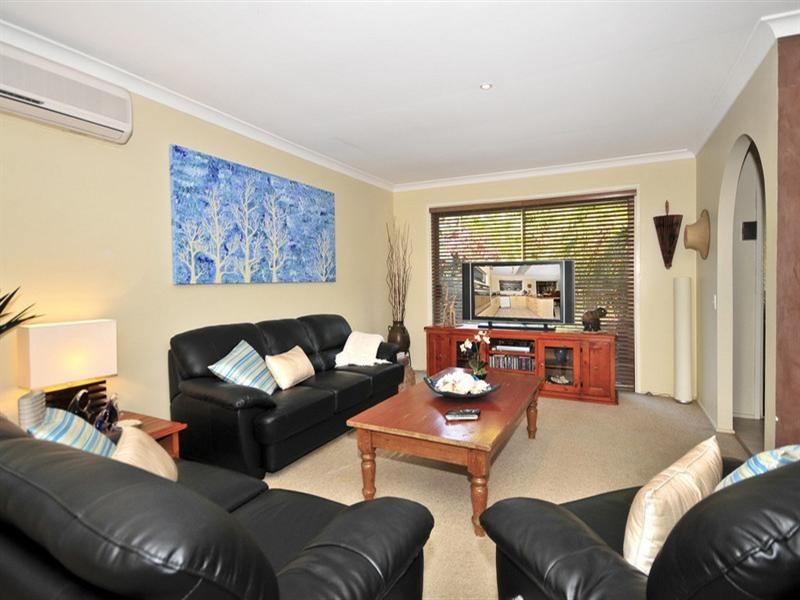 12 Darnel Street, Elanora QLD 4221