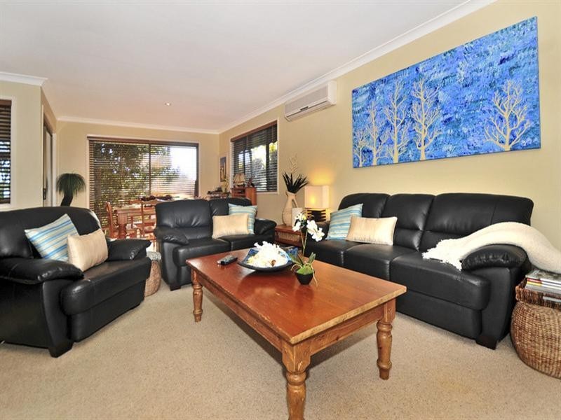 12 Darnel Street, Elanora QLD 4221