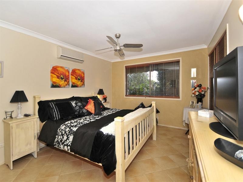 12 Darnel Street, Elanora QLD 4221