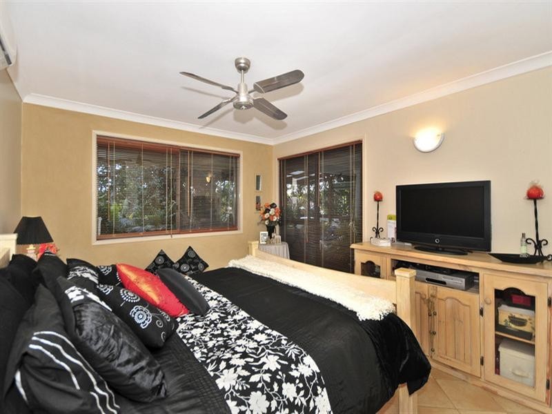 12 Darnel Street, Elanora QLD 4221