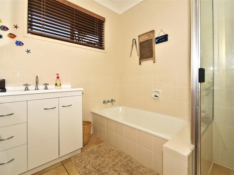 12 Darnel Street, Elanora QLD 4221