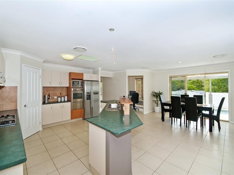 27 Forest Drive, Elanora QLD 4221