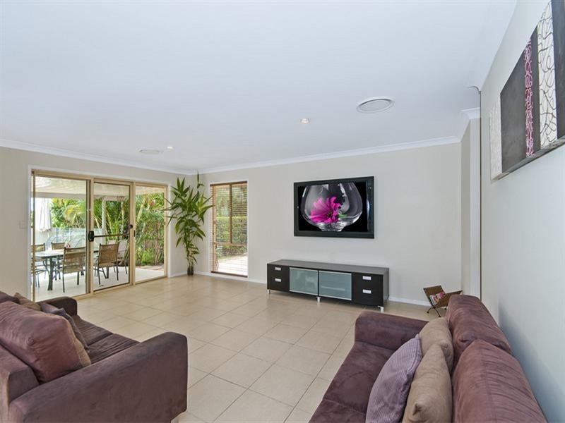 27 Forest Drive, Elanora QLD 4221