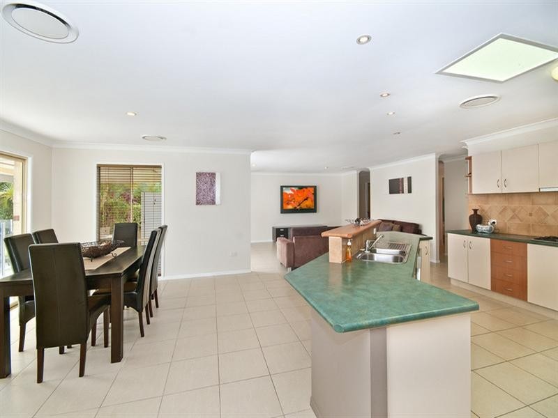 27 Forest Drive, Elanora QLD 4221