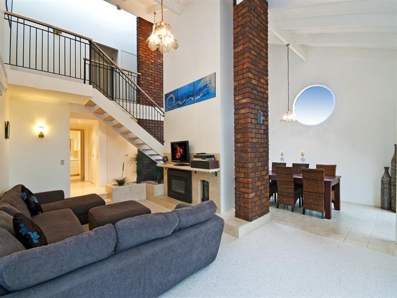 1 Chestnut Street, Elanora QLD 4221