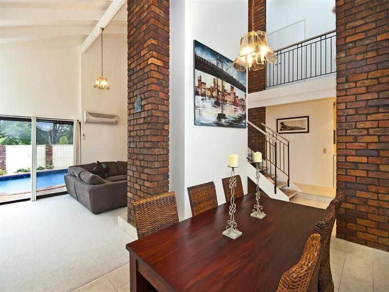 1 Chestnut Street, Elanora QLD 4221