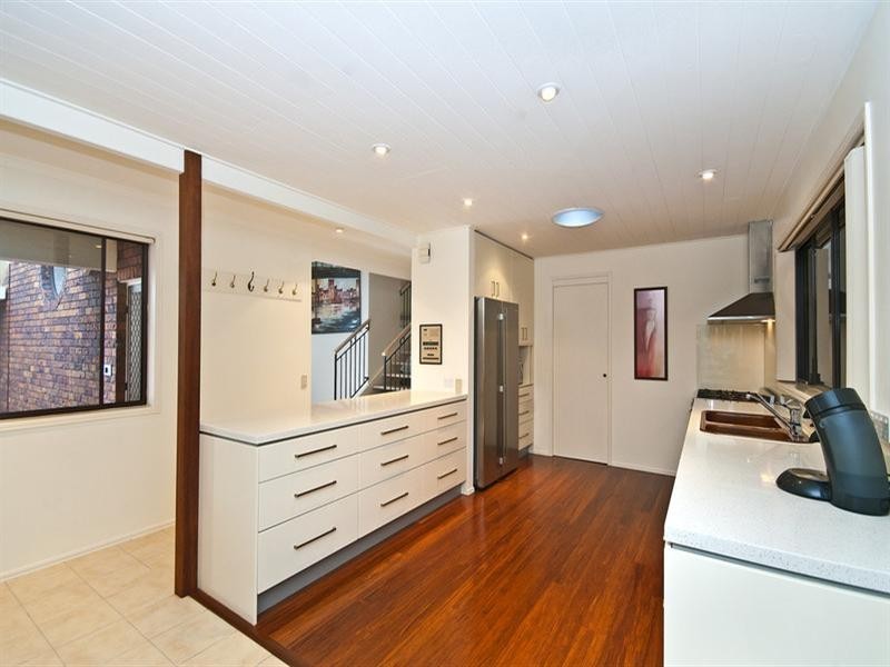 1 Chestnut Street, Elanora QLD 4221