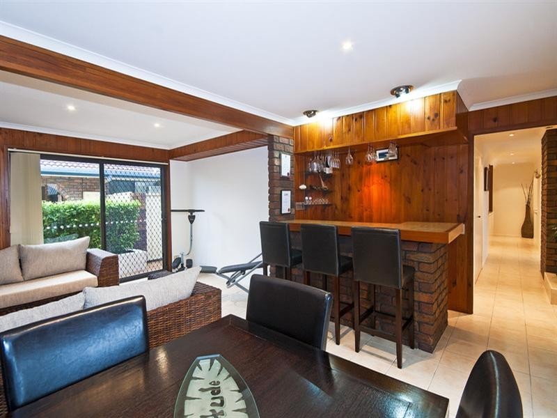 1 Chestnut Street, Elanora QLD 4221