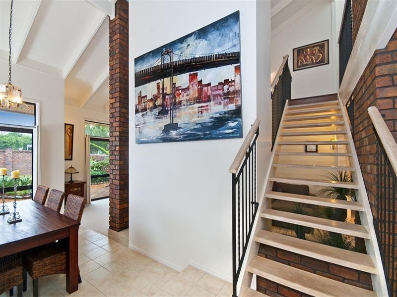 1 Chestnut Street, Elanora QLD 4221