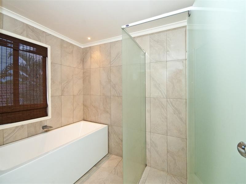 1 Chestnut Street, Elanora QLD 4221