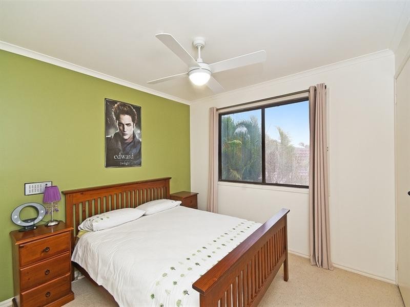 1 Chestnut Street, Elanora QLD 4221