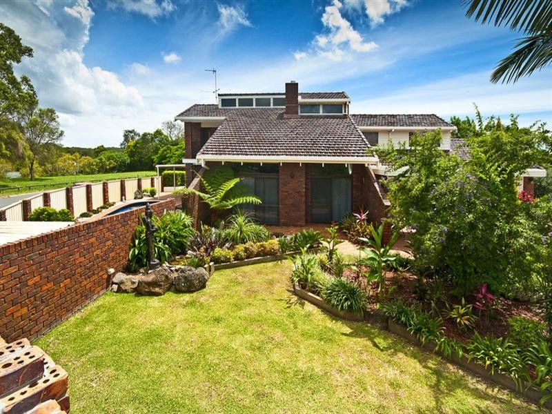 1 Chestnut Street, Elanora QLD 4221